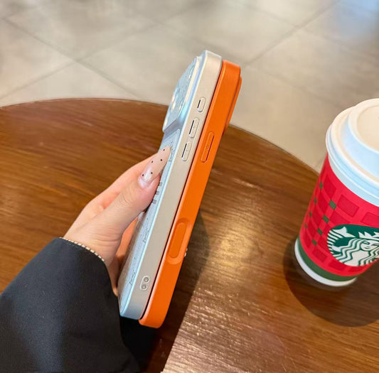 スマホケース 高級感全面ロゴ柄スマホケース ダブルV 耐衝撃・防振性能に優れ、高級感あふれるスマホケースで、iPhone14~17 に対応