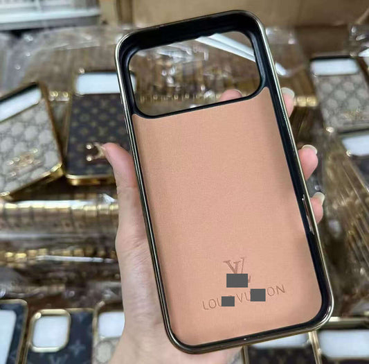 スマホケース 高級感メッキ加工ラージウィンドウスマホケース ダブルV 耐衝撃・防振性能に優れ、高級感あふれるスマホケースで、iPhone12~17 に対応