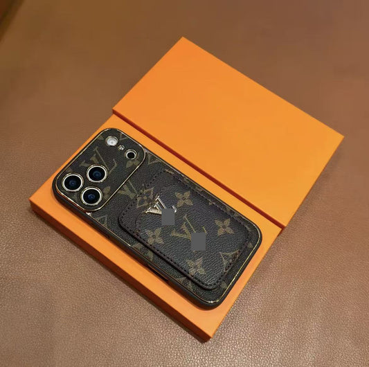 スマホケース 高級感カード入れ付きスマホケース ダブルV 耐衝撃・防振性能に優れ、高級感あふれるスマホケースで、iPhone14-17 に対応