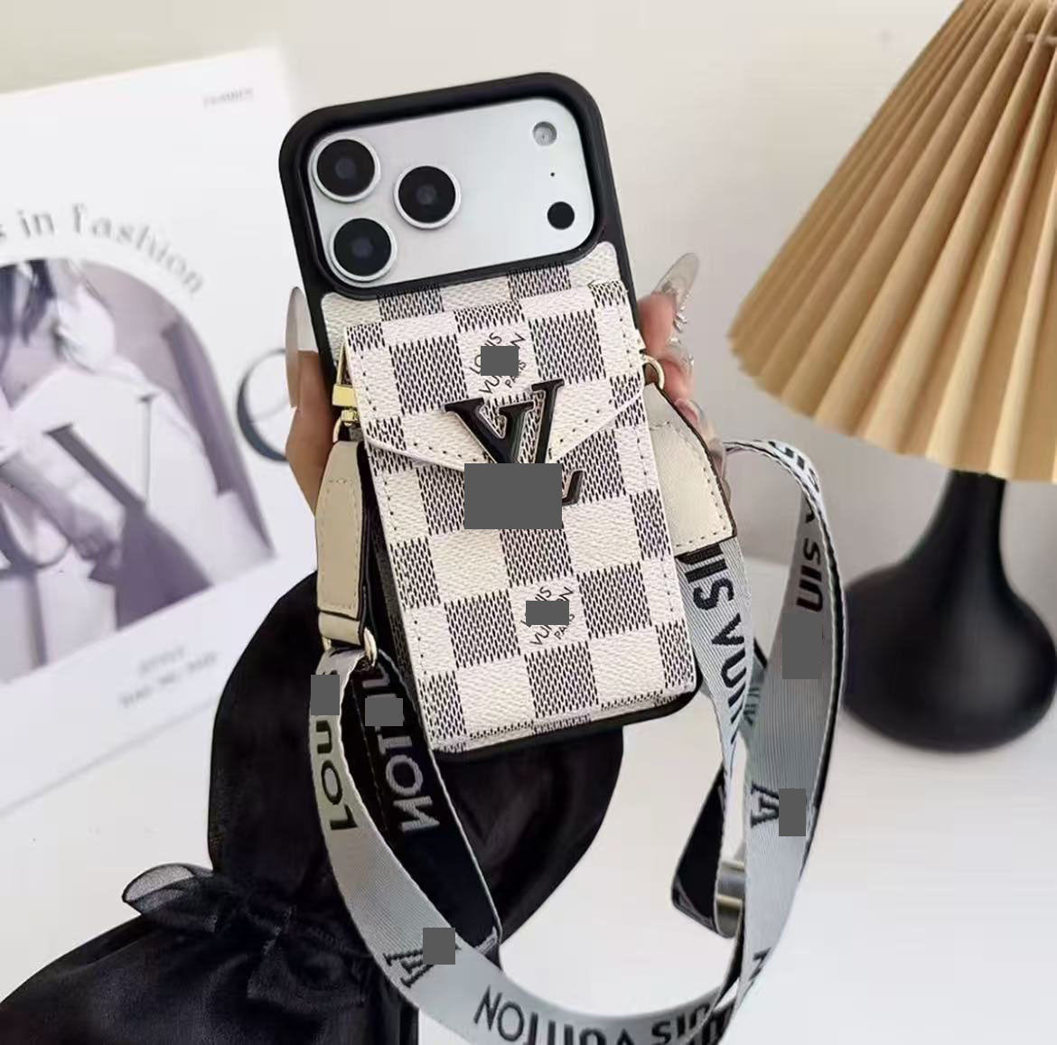 スマホケース 高級感カード入れ付きスマホケース ダブルV 耐衝撃・防振性能に優れ、高級感あふれるスマホケースで、iPhone12-17 に対応