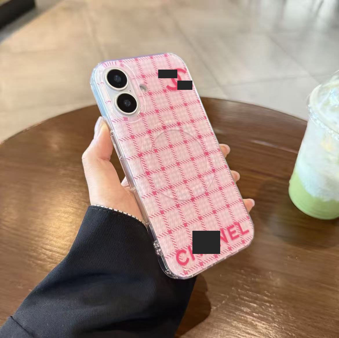 スマホケース マグネット式スマホケース ダブルV 耐衝撃・防振性能に優れ、高級感あふれるスマホケースで、iPhone13-17 に対応