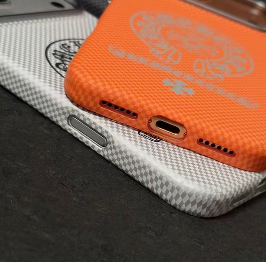 #74 スマホケース カーボン調 耐衝撃・防振性能に優れ iPhone14-17 に対応