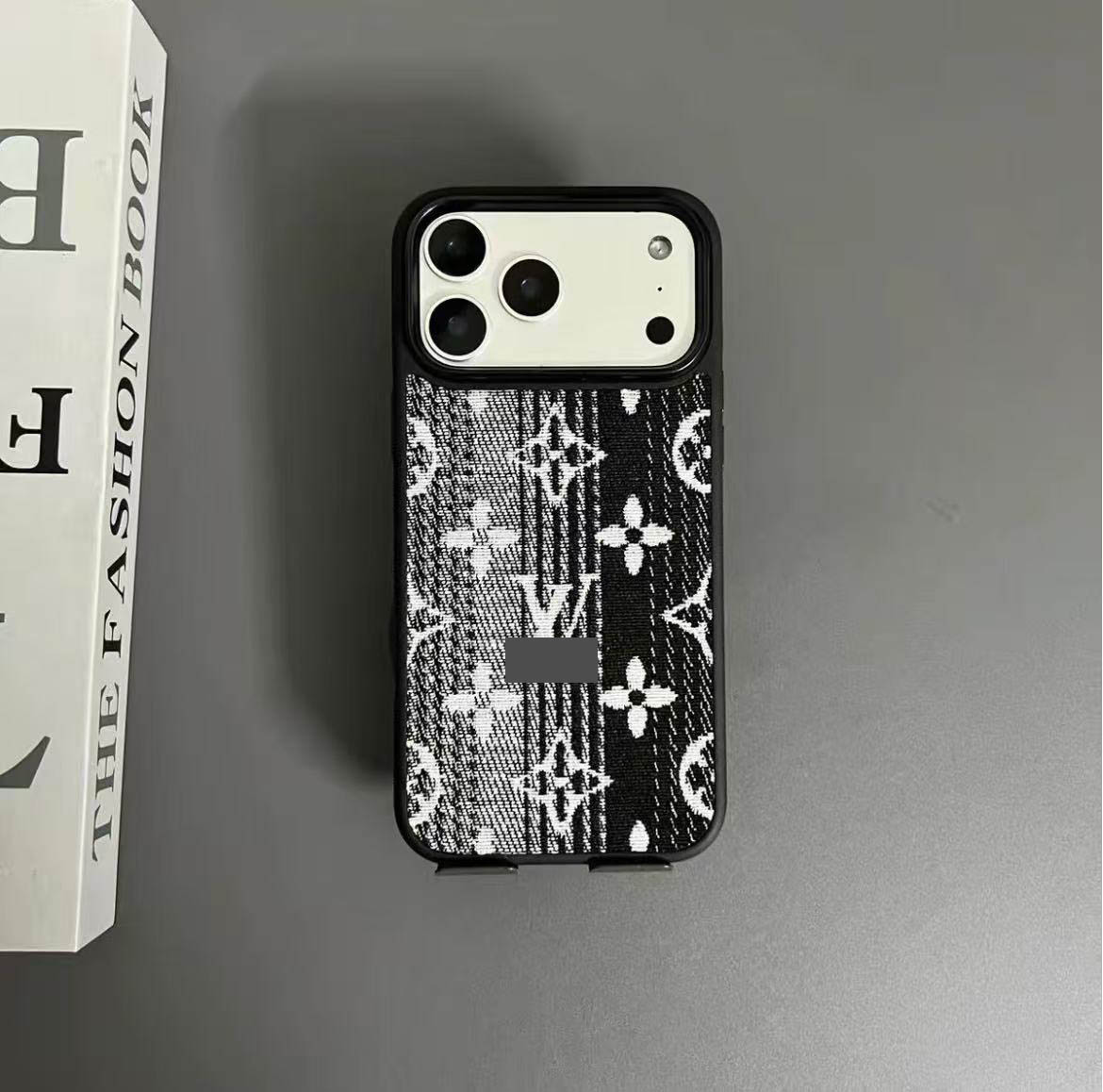 #79 スマホケース 布製調 耐衝撃・防振性能に優れ iPhone14-17 に対応