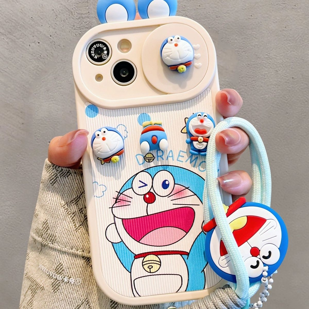 スマホケース ドラえもんをモチーフとした 高級感あふれる 紐付き スマホケース iPhone に対応