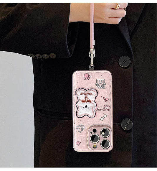 スマホケース ピンクの家の中にいる可愛い子犬 デザイン 、耐衝撃・防振性能に優れ、高級感あふれる紐付きスマホケースで、iPhone に対応