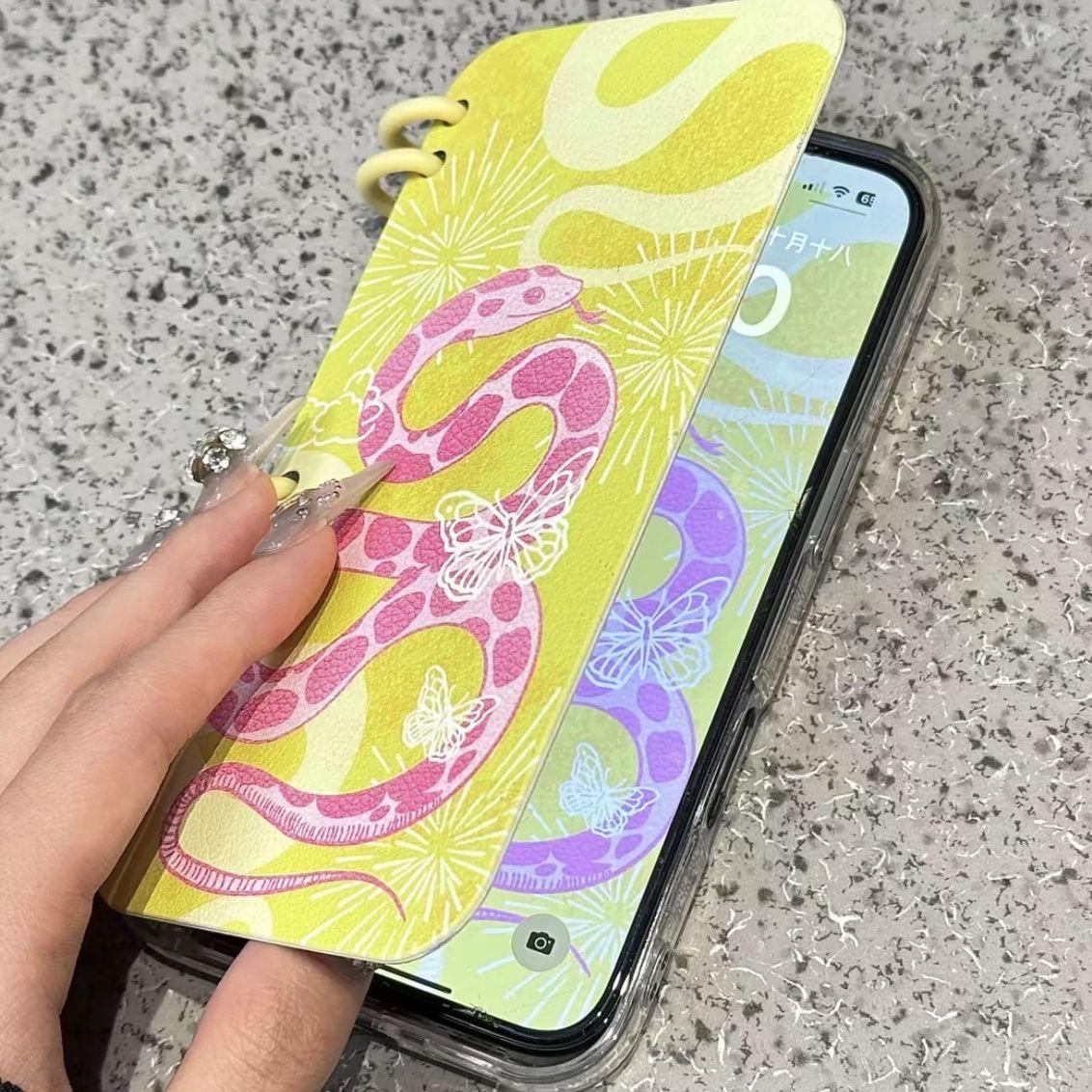 本型スマホケース   手帳型スマホケース キャラクターの柔らかい 折りたたみ式 ノート型 スマホケース  iPhone に対応