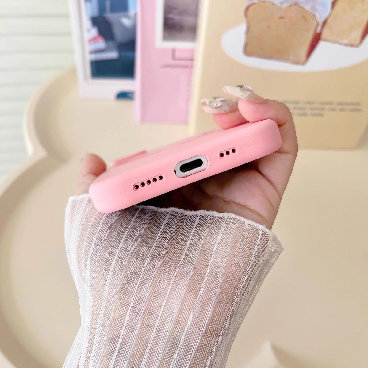 スマホケース  秋葉原のカジュアルでテクノロジーな雰囲気を反映した、全9色  耐衝撃・防振性能に優れ、高級感あふれるスマホケースで、iPhone に対応