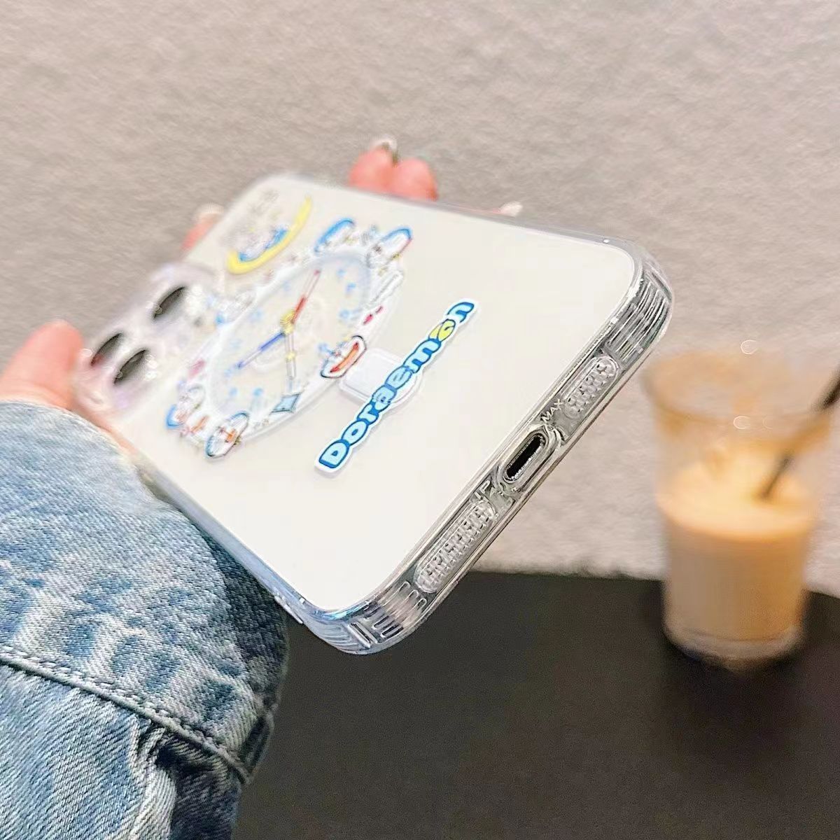 スマホケース ドラえもんが INS 風テーマ 耐衝撃・防振性能に優れ、高級感あふれるスマホケースで、iPhone に対応