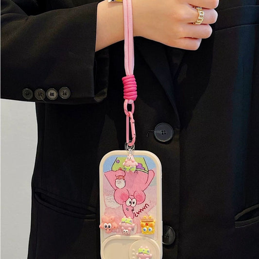 スマホケース  目を引く立体のスパンキング・グレイドとパトリックが、あなたのスマホを個性的に彩ります!  耐衝撃・防振性能に優れ、高級感あふれるスマホケースで、iPhone に対応