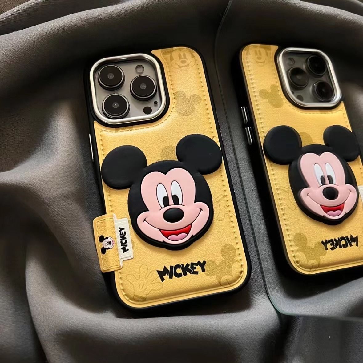 スマホケース  ミッキーマウスをテーマにした高品質なレザー製  耐衝撃・防振性能に優れ、高級感あふれるスマホケースで、iPhone に対応