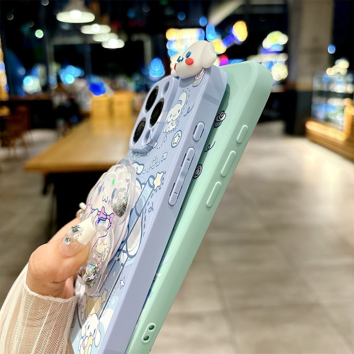 スマホケース パチリーヌとシナモロール流砂スタンドデザイン つるし紐も付い 耐衝撃・防振性能に優れ、高級感あふれるスマホケースで、iPhone に対応