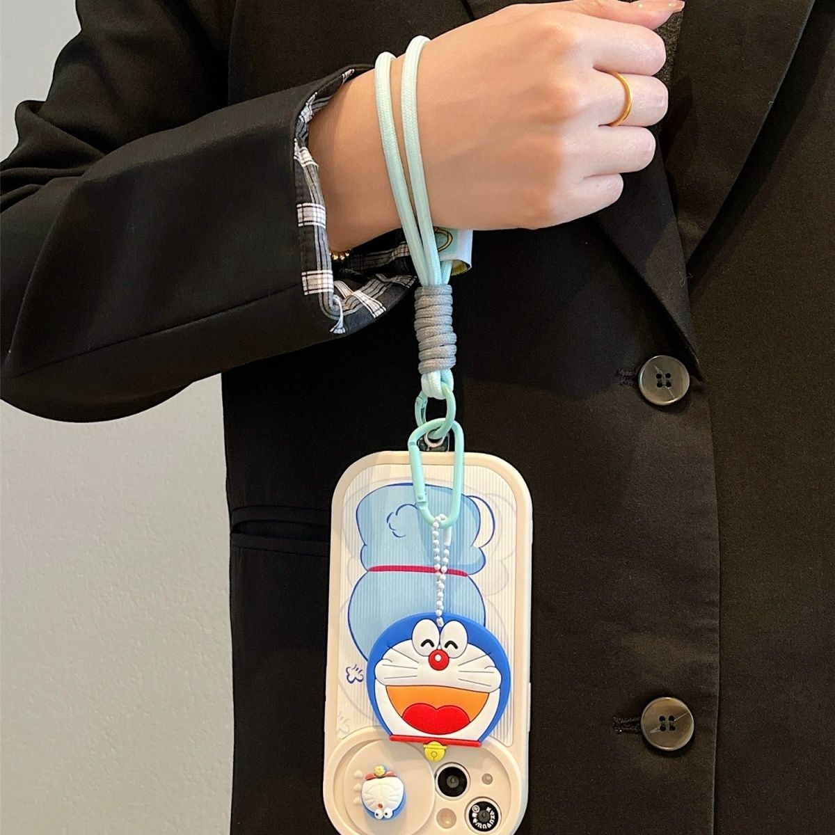 スマホケース ドラえもんをモチーフとした 高級感あふれる 紐付き スマホケース iPhone に対応