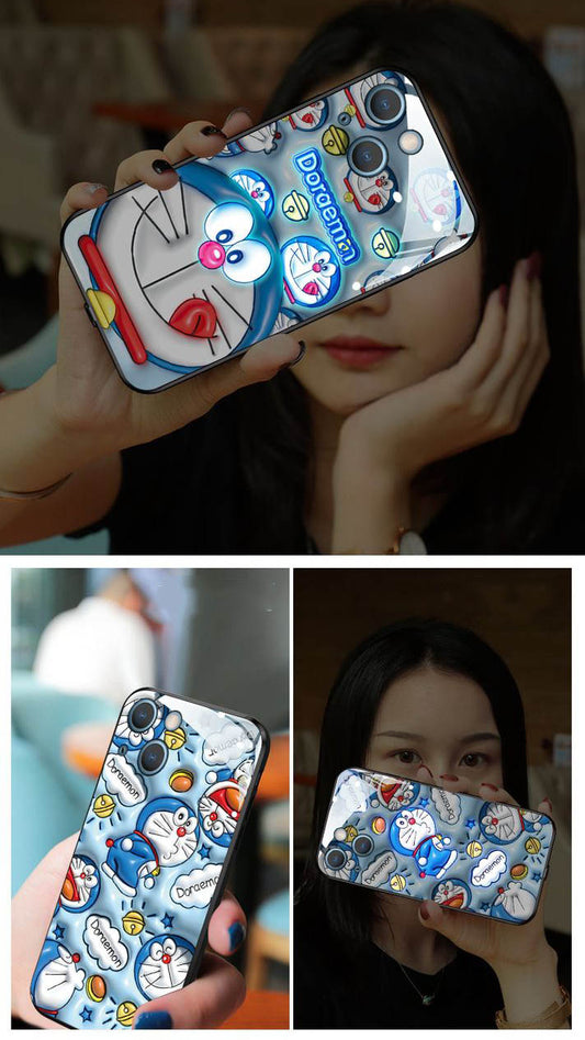 スマホケース  人気のドラえもんをデザインテーマに、スマートな発光機能を搭載テーマ  耐衝撃・防振性能に優れ、高級感あふれるスマホケースで、iPhone に対応