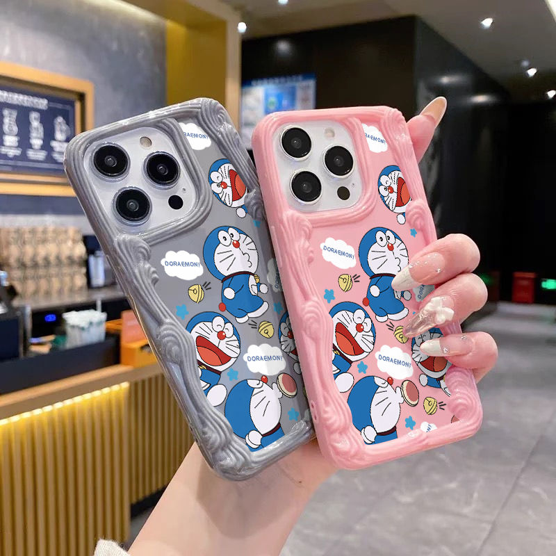 スマホケース  フリンジ柄が施されたドラえもんテーマ、  耐衝撃・防振性能に優れ、高級感あふれるスマホケースで、iPhone に対応