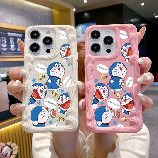 スマホケース  フリンジ柄が施されたドラえもんテーマ、  耐衝撃・防振性能に優れ、高級感あふれるスマホケースで、iPhone に対応