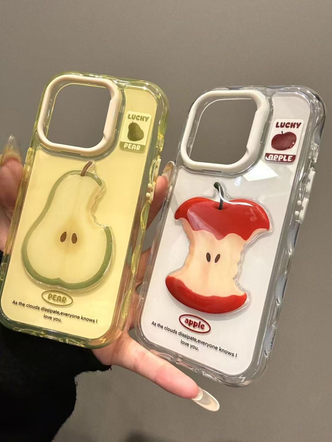 スマホケース  食べたくなるほどリアルな立体リンゴとナシがスマホに登場!  耐衝撃・防振性能に優れ、高級感あふれるスマホケースで、iPhone に対応