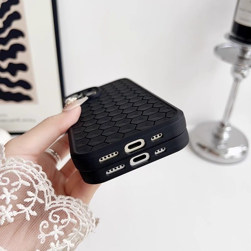 スマホケース  秋葉原のテクノロジーと快適性が融合した、  耐衝撃・防振性能に優れ、高級感あふれるスマホケースで、iPhone に対応