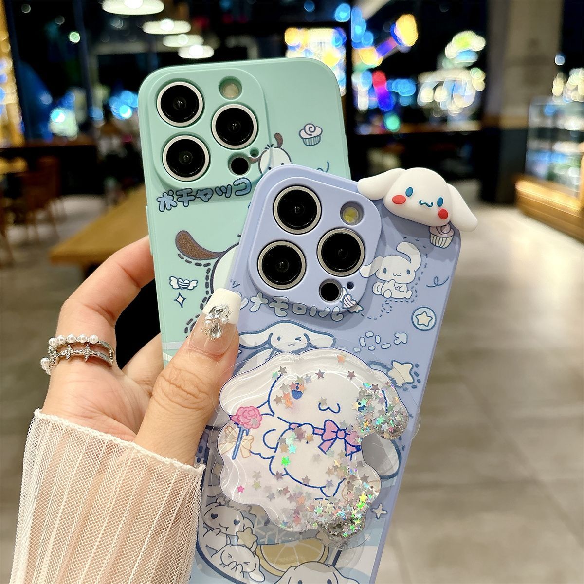 スマホケース パチリーヌとシナモロール流砂スタンドデザイン つるし紐も付い 耐衝撃・防振性能に優れ、高級感あふれるスマホケースで、iPhone に対応