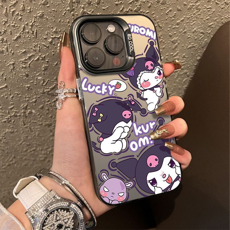 スマホケース 照れくさそうな表情のクロミが登場するスマホケース 全4色 耐衝撃・防振性能に優れ、高級感あふれるスマホケースで、iPhone に対応