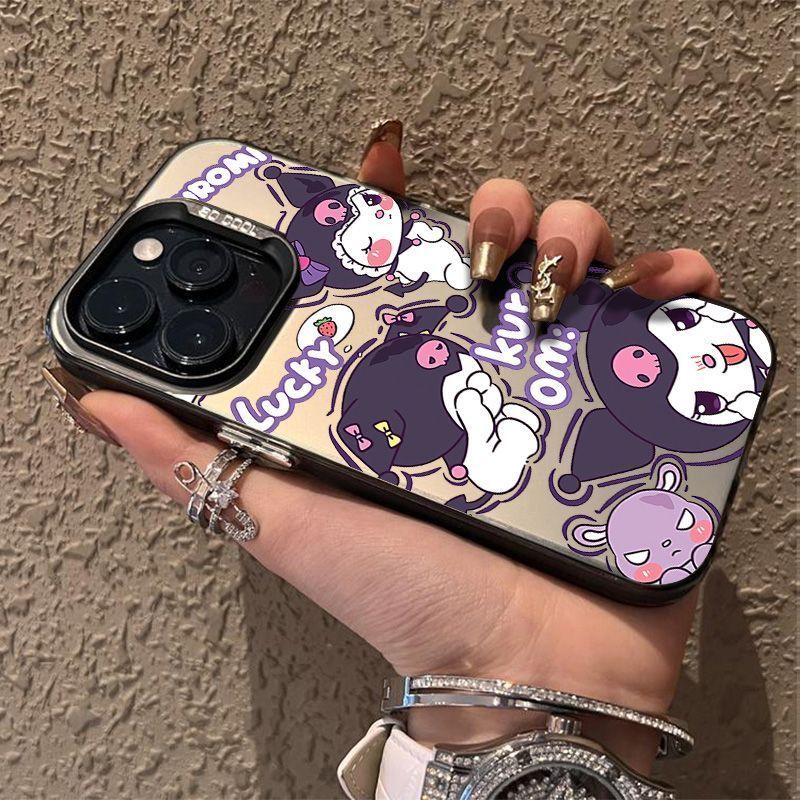 スマホケース 照れくさそうな表情のクロミが登場するスマホケース 全4色 耐衝撃・防振性能に優れ、高級感あふれるスマホケースで、iPhone に対応