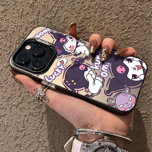 スマホケース  照れくさそうな表情のクロミが登場するスマホケース 全4色  耐衝撃・防振性能に優れ、高級感あふれるスマホケースで、iPhone に対応