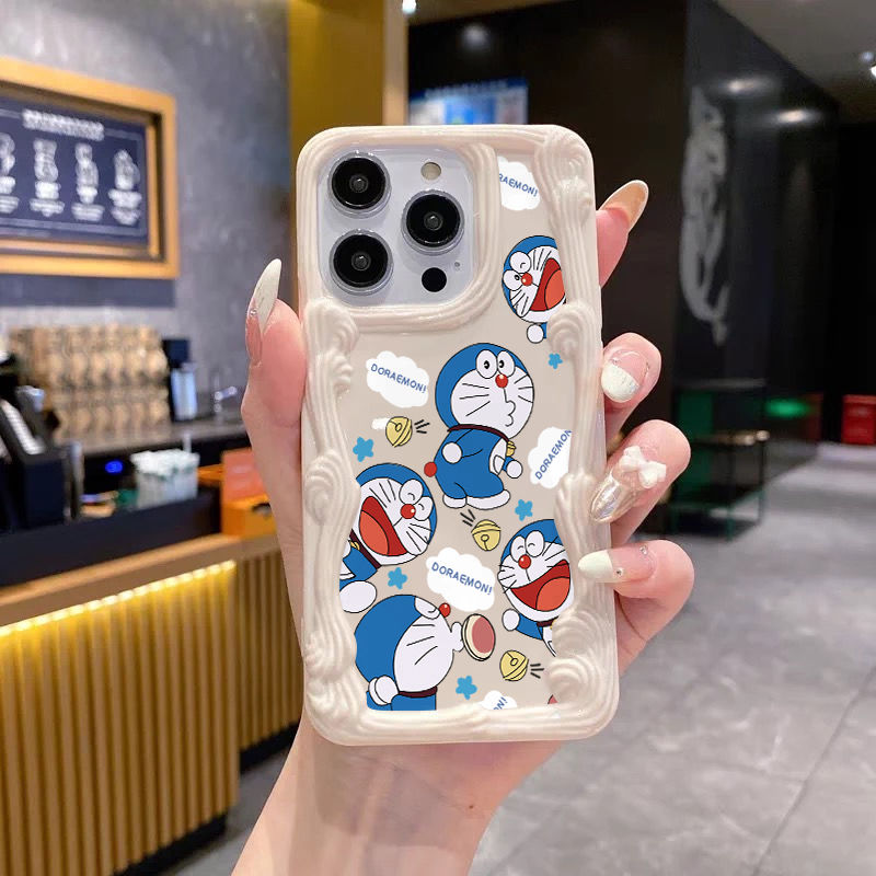 スマホケース  フリンジ柄が施されたドラえもんテーマ、  耐衝撃・防振性能に優れ、高級感あふれるスマホケースで、iPhone に対応