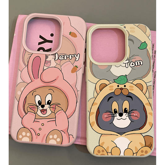 スマホケース  パジャマ姿のジェリーとトムをモチーフ  耐衝撃・防振性能に優れ、高級感あふれるスマホケースで、iPhone に対応