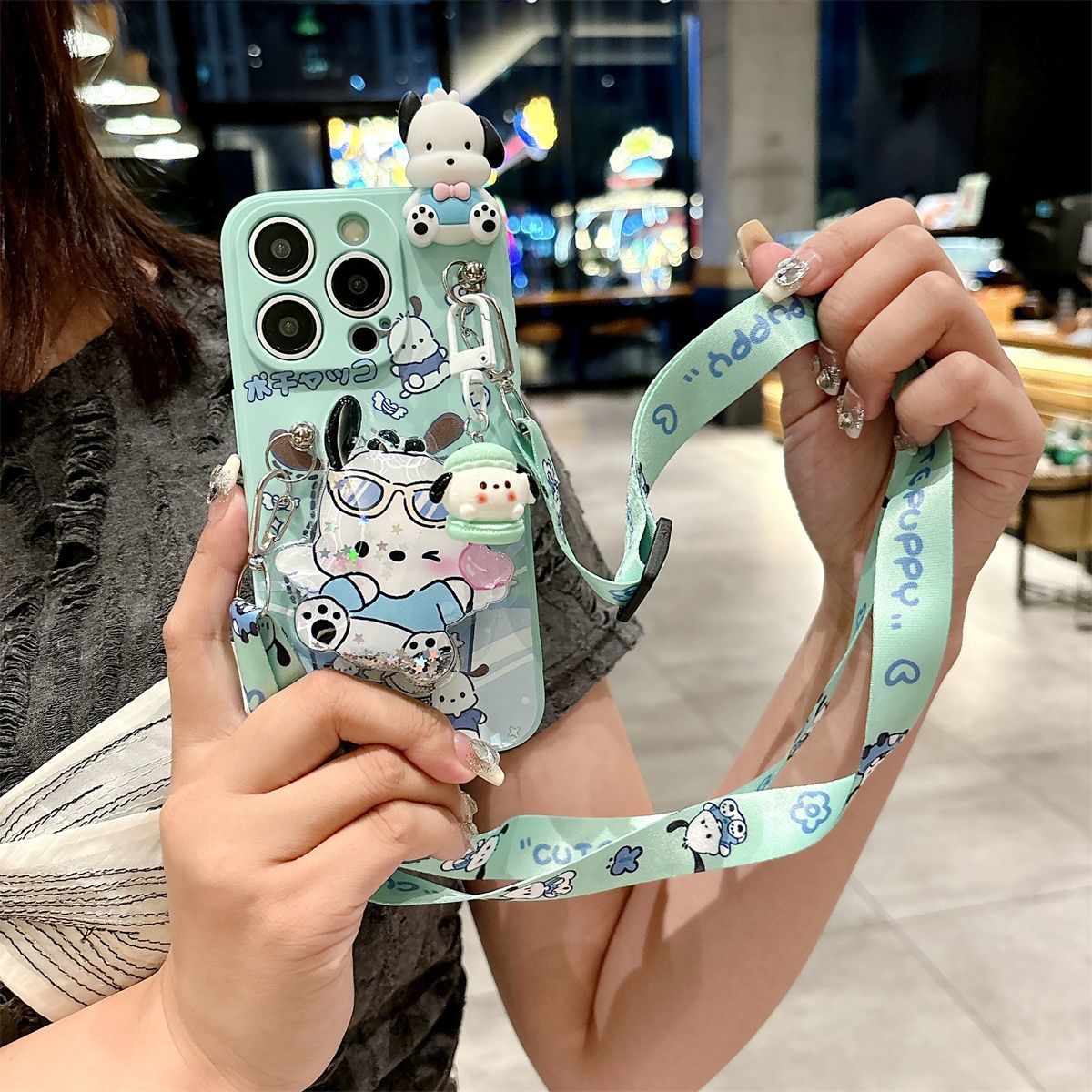 スマホケース パチリーヌとシナモロール流砂スタンドデザイン つるし紐も付い 耐衝撃・防振性能に優れ、高級感あふれるスマホケースで、iPhone に対応