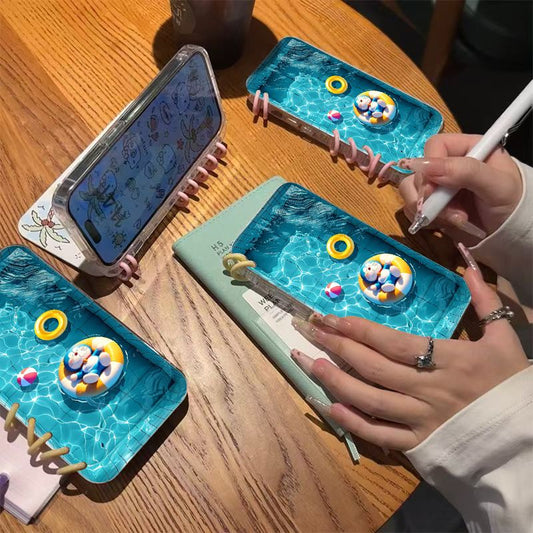 本型スマホケース 夏のクレヨンしんちゃんテーマ 手帳型スマホケース キャラクターの柔らかい 折りたたみ式 ノート型 スマホケース iPhone に対応