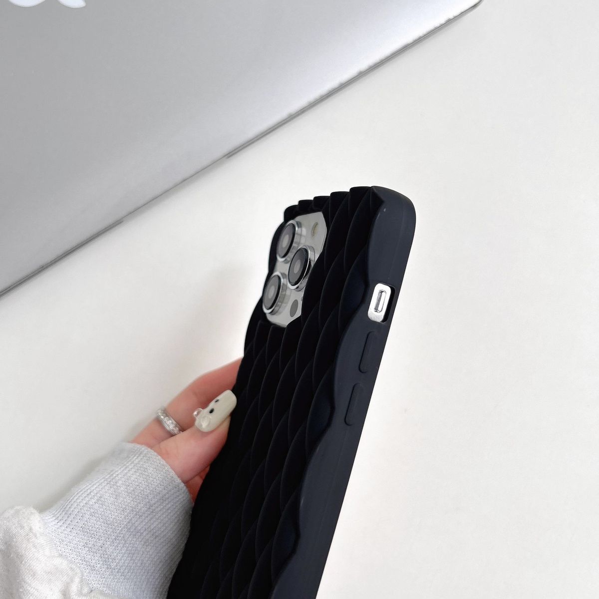 スマホケース  秋葉原のテクノロジーと美学が融合した、全6色  高性能なスマホケースです  耐衝撃・防振性能に優れ、高級感あふれるスマホケースで、iPhone に対応