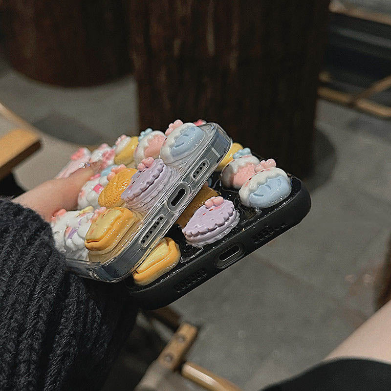 スマホケース 満屏食べ物と可愛いハローキティが融合したスマホケース 耐衝撃・防振性能に優れ、高級感あふれるスマホケースで、iPhone に対応