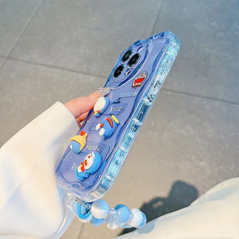 スマホケース  ドラえもんファン狂喜!立体造形のドラえもんが躍動するスマホケース  耐衝撃・防振性能に優れ、高級感あふれるスマホケースで、iPhone に対応