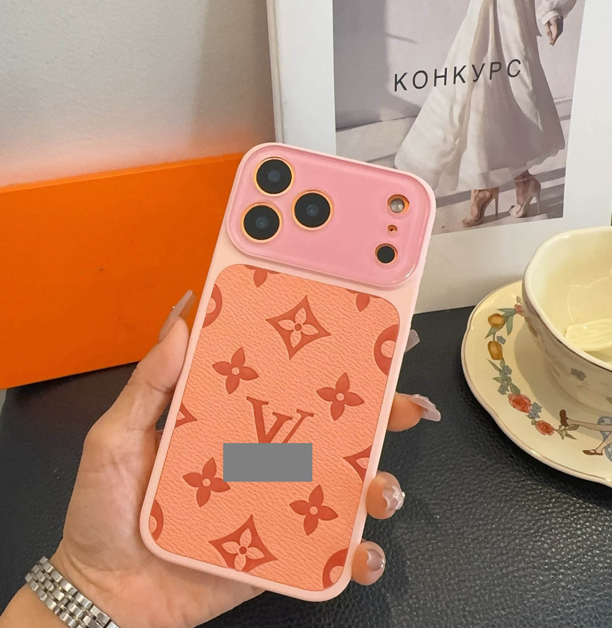 #111 スマホケース 耐衝撃・防振性能に優れ、iPhone13~17 に対応