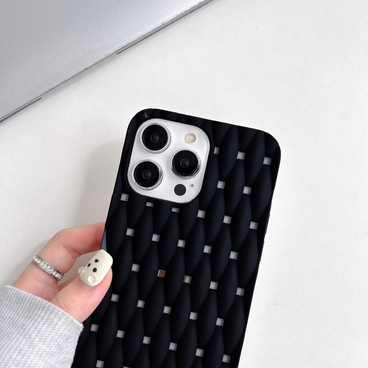 スマホケース  秋葉原のテクノロジーと美学が融合した、全6色  高性能なスマホケースです  耐衝撃・防振性能に優れ、高級感あふれるスマホケースで、iPhone に対応