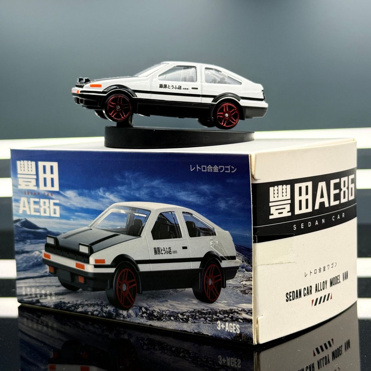 カー用品　車アクセサリー 車の装飾 中央コントロール台の車載オブジェ 合金製車モデル AE86 ドリフト回転オブジェ 1:64スケールモデル
