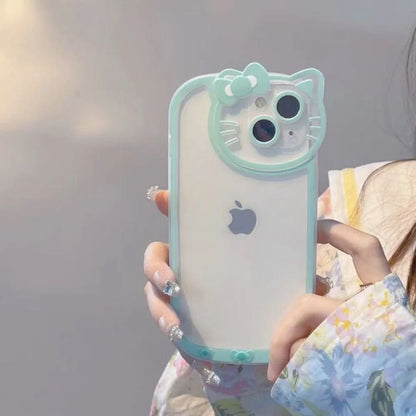 スマホケース  ハローキティがカメラ部分を可愛らしく囲むデザインで登場！  耐衝撃・防振性能に優れ、高級感あふれるスマホケースで、iPhone に対応