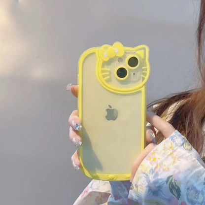 スマホケース  ハローキティがカメラ部分を可愛らしく囲むデザインで登場！  耐衝撃・防振性能に優れ、高級感あふれるスマホケースで、iPhone に対応