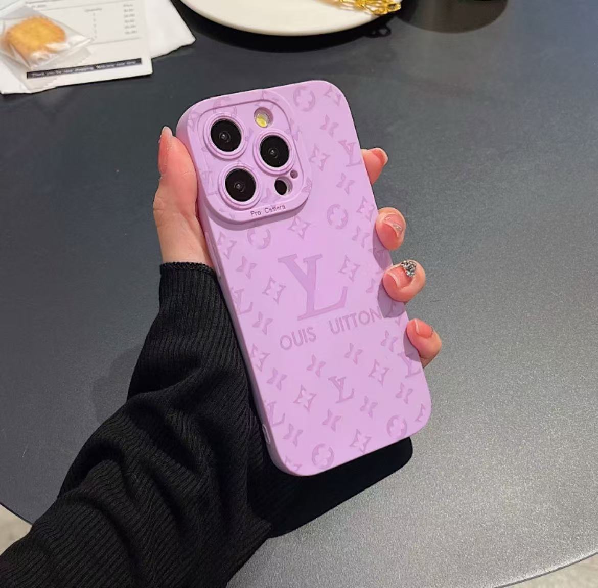 スマホケース 全10色   耐衝撃・防振性能に優れ、高級感あふれるスマホケースで、iPhone に対応