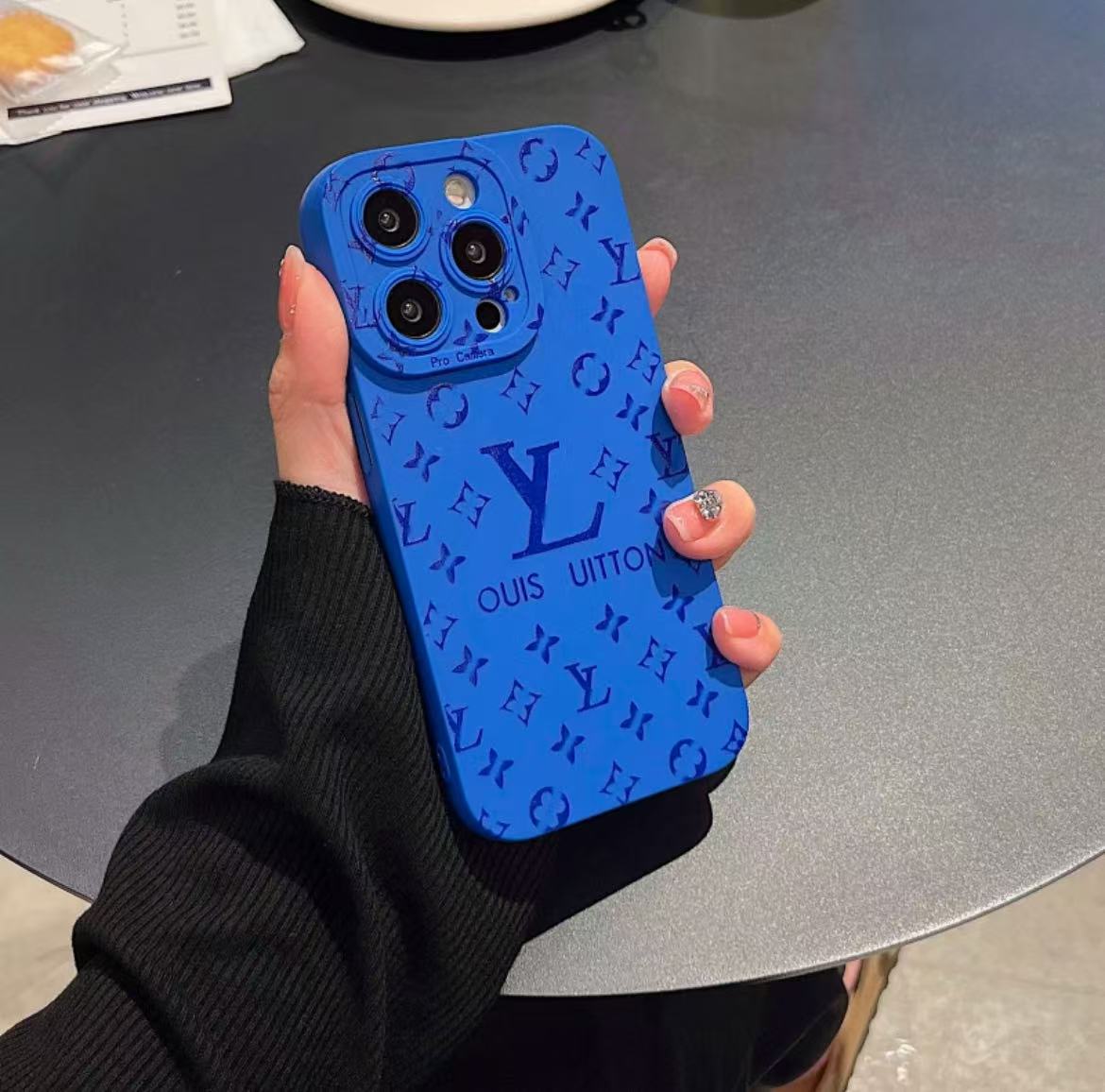 スマホケース 全10色   耐衝撃・防振性能に優れ、高級感あふれるスマホケースで、iPhone に対応