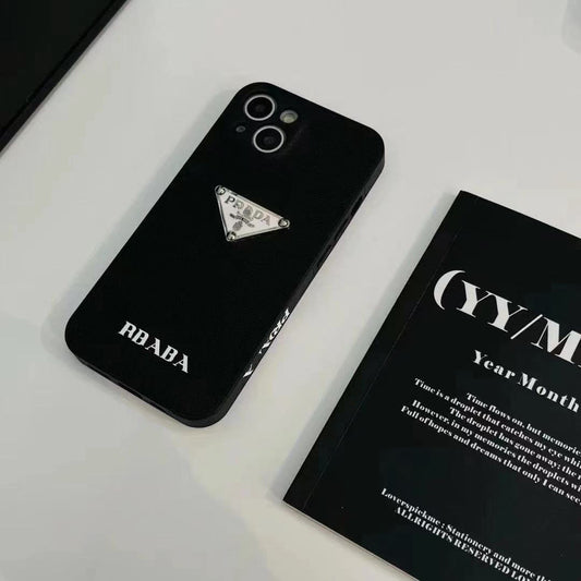 スマホケース PRA** 黒+白 耐衝撃・防振性能に優れ、高級感あふれるスマホケースで、iPhone に対応
