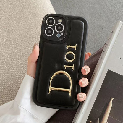 スマホケース  DI**   耐衝撃・防振性能に優れ、高級感あふれるスマホケースで、iPhone に対応