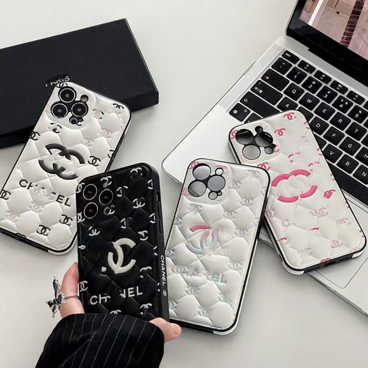 スマホケース  ダブルC   耐衝撃・防振性能に優れ、高級感あふれるスマホケースで、iPhone に対応