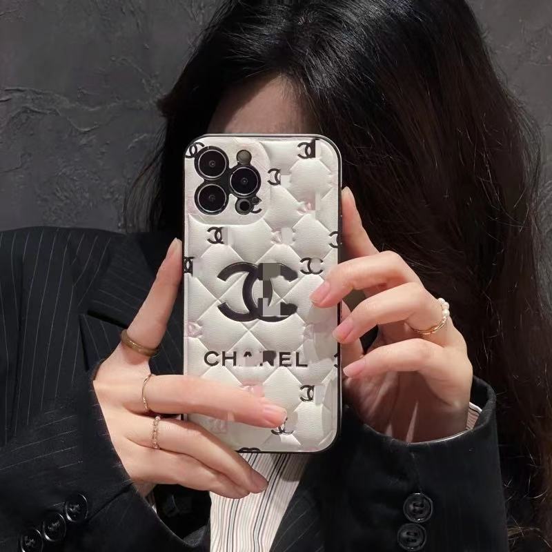 スマホケース  ダブルC   耐衝撃・防振性能に優れ、高級感あふれるスマホケースで、iPhone に対応