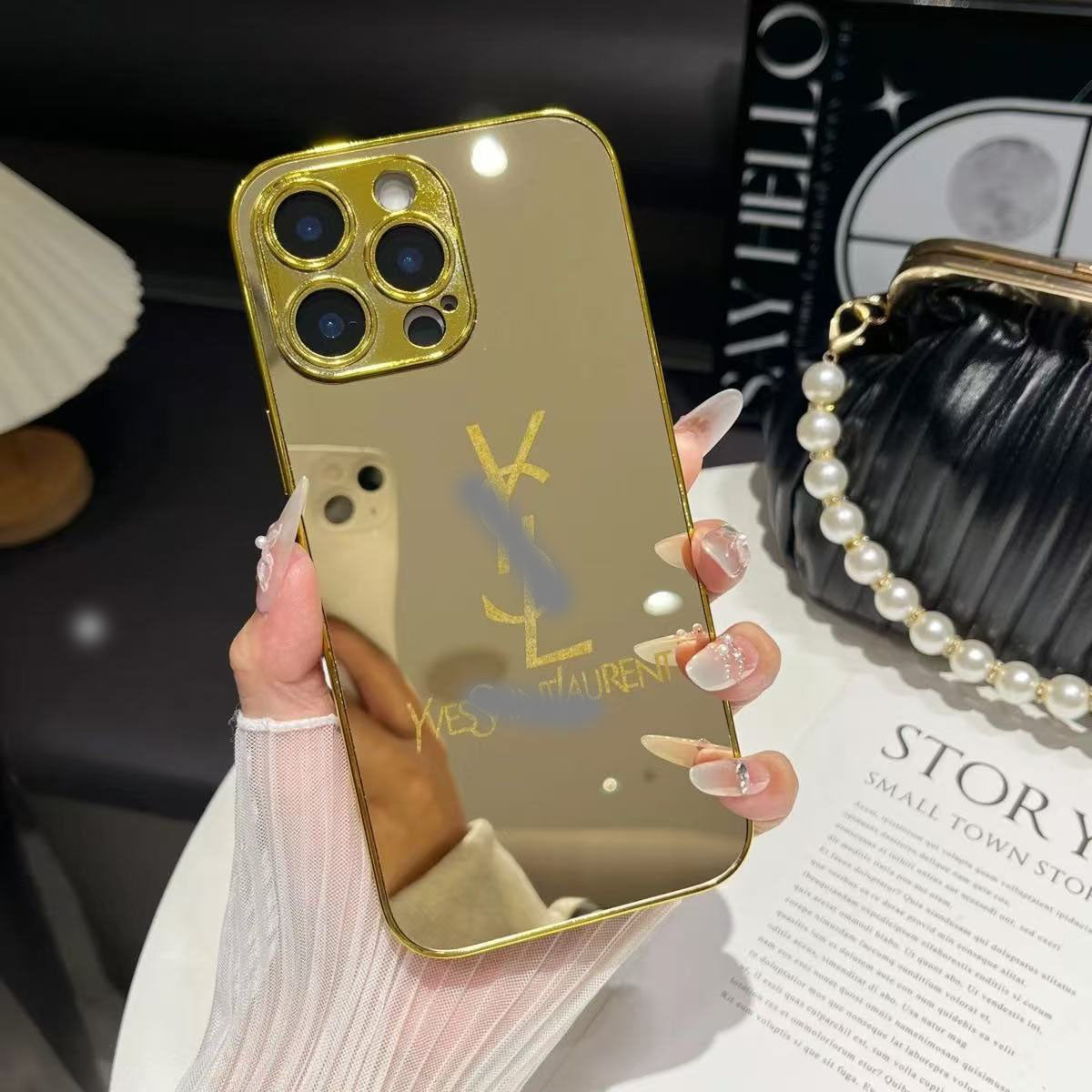 スマホケース  電気メッキゴールドテーマ   耐衝撃・防振性能に優れ、高級感あふれるスマホケースで、iPhone に対応