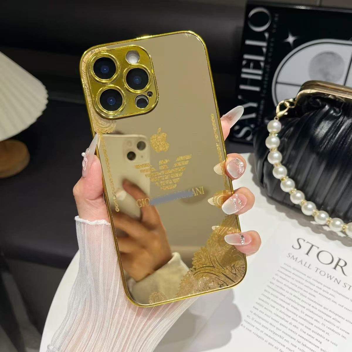 スマホケース  電気メッキゴールドテーマ   耐衝撃・防振性能に優れ、高級感あふれるスマホケースで、iPhone に対応