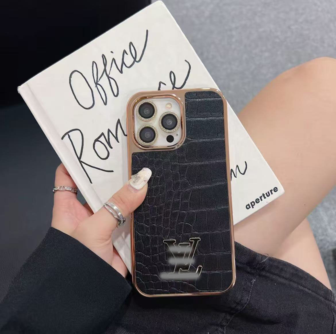 スマホケース ダブルVL  耐衝撃・防振性能に優れ、高級感あふれるスマホケースで、iPhone に対応