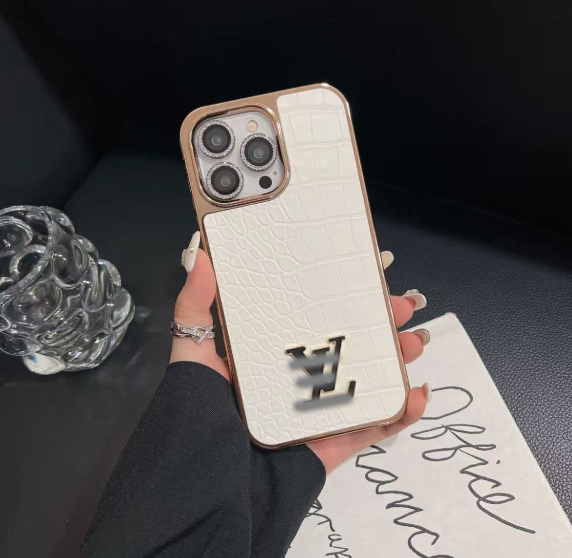 スマホケース ダブルVL  耐衝撃・防振性能に優れ、高級感あふれるスマホケースで、iPhone に対応