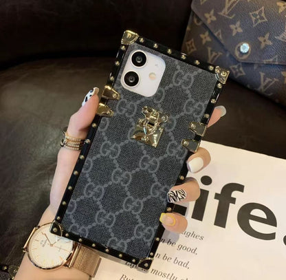 スマホケース 四角形 全9種類  耐衝撃・防振性能に優れ、高級感あふれるスマホケースで、iPhone に対応