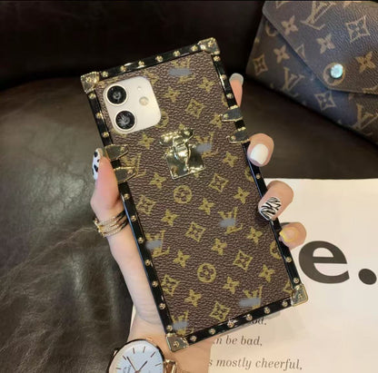 スマホケース 四角形 全9種類  耐衝撃・防振性能に優れ、高級感あふれるスマホケースで、iPhone に対応