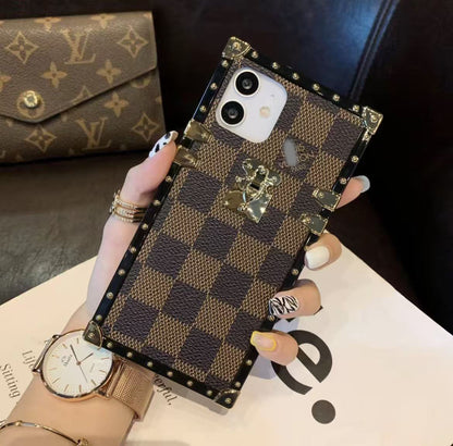 スマホケース 四角形 全9種類  耐衝撃・防振性能に優れ、高級感あふれるスマホケースで、iPhone に対応